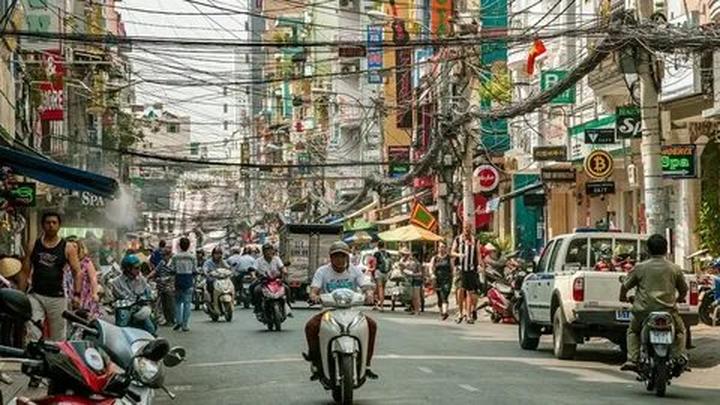 Chuyên gia Hotspot Matrix phân tích: Phương Oanh diện set đồ 50 và marketing video